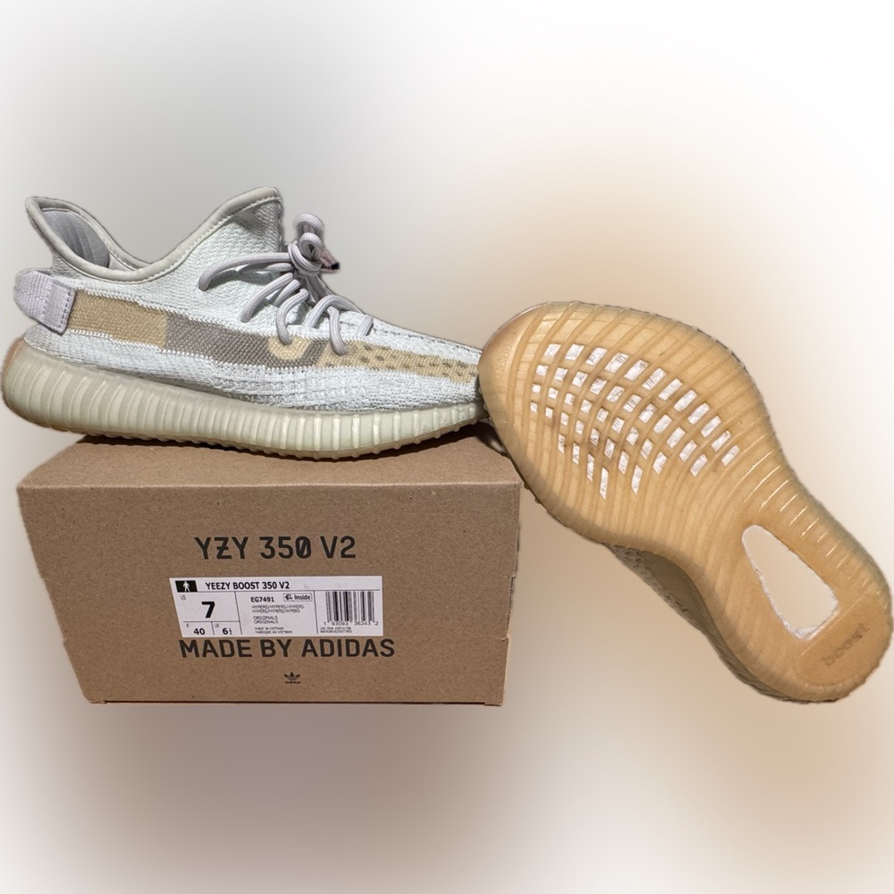 Yeezy Boost 350 V2 in US 7